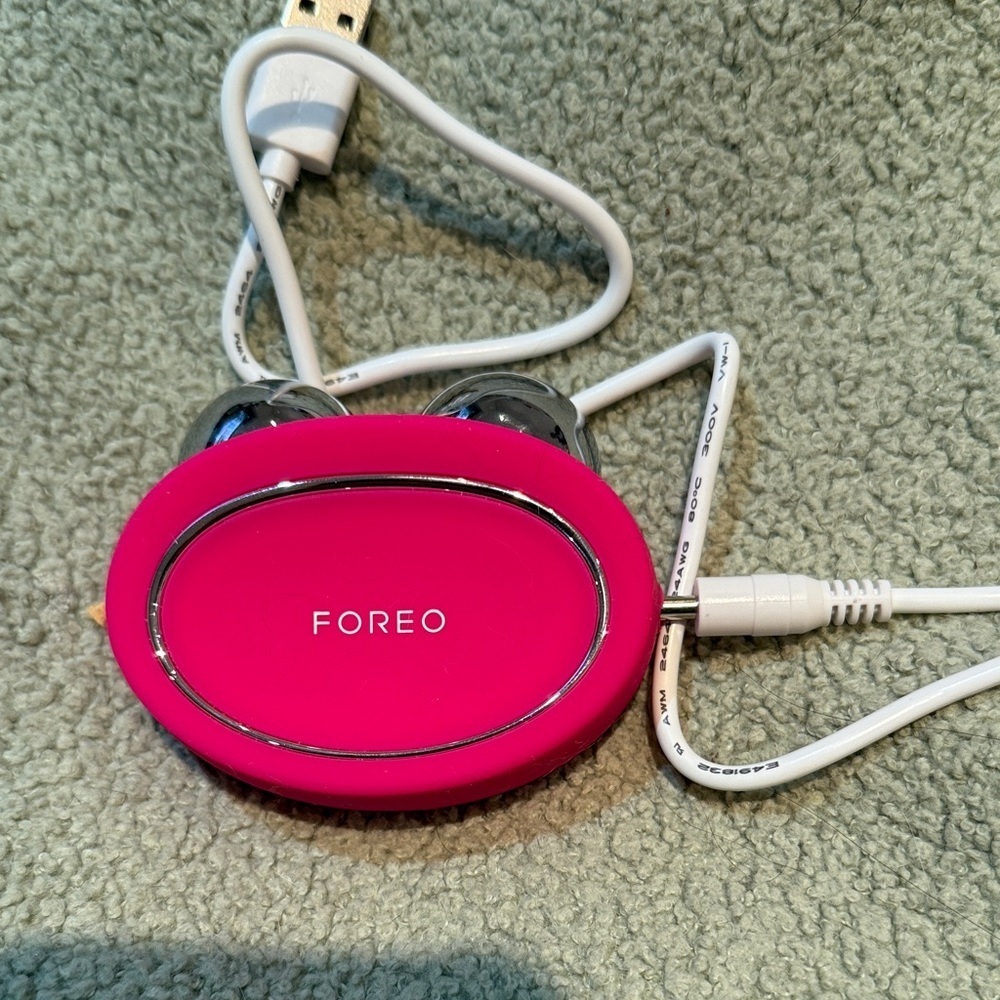 FOREO bear 2 - Magenta Skincare Device